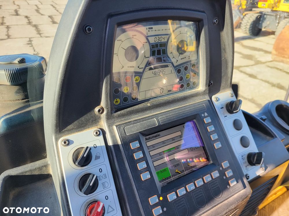 Bomag BW 154 AP 4 AM + rozsypywacz grysu z Niemiec - 13