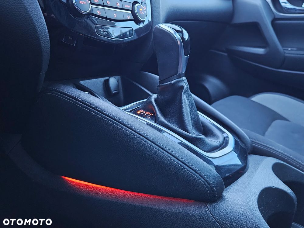 Nissan Qashqai 1.2 DIG-T N-Connecta Xtronic EU6 - 26