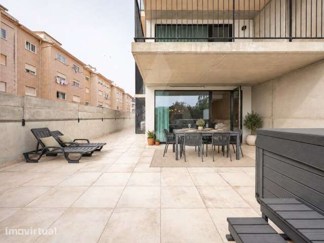 Apartamento T3 com jardim e terraço de uso exclusivo na Praia da Barra - Grande imagem: 3/48