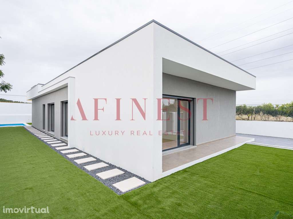 Moradia Térrea Moderna com Jardim, Garagem e Carregamento Elétrico ... - Grande imagem: 4/24