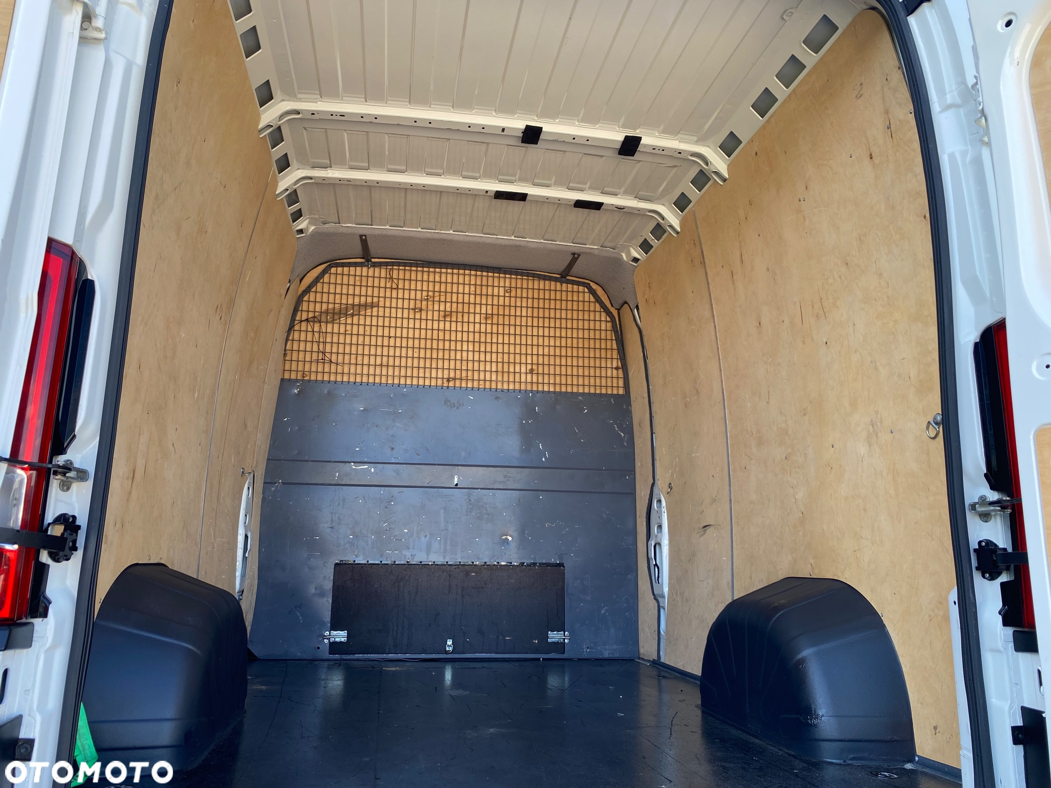 Peugeot BOXER L3H2 brygadowy 6-osobowy zakupiony w salonie w Rzeszowie bezwypadkowy - 25