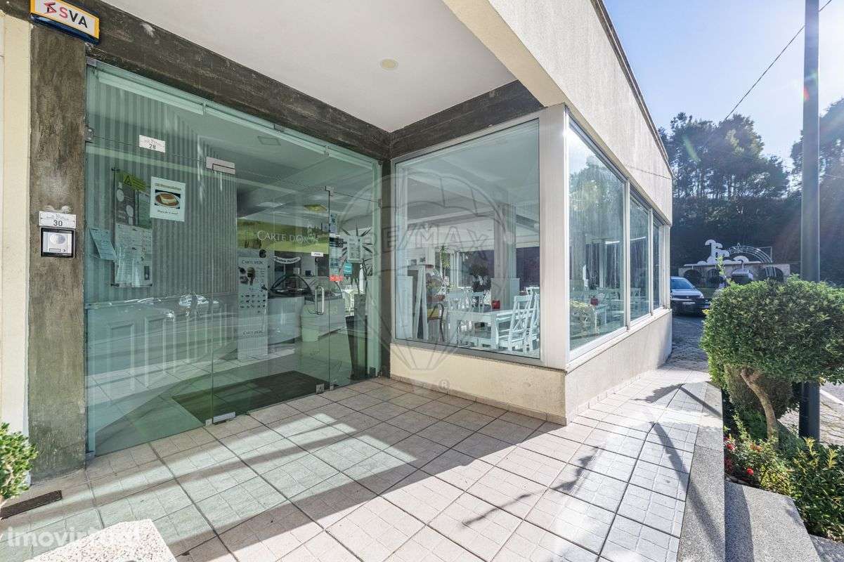 Moradia T5 + espaço comercial de grandes dimensões no centro do Gerês! - Grande imagem: 3/42