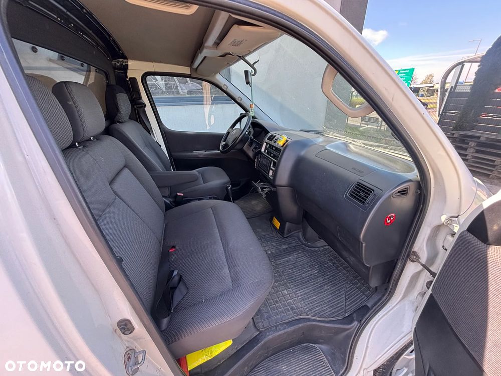 Toyota HIACE - 11