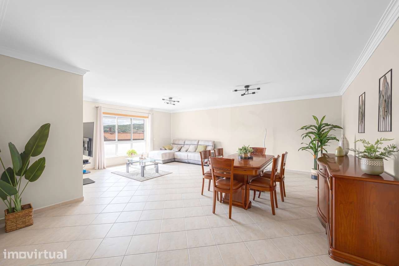 Apartamento T3 no Centro do Carregado | Parqueamento e Arrecadação - Grande imagem: 2/19