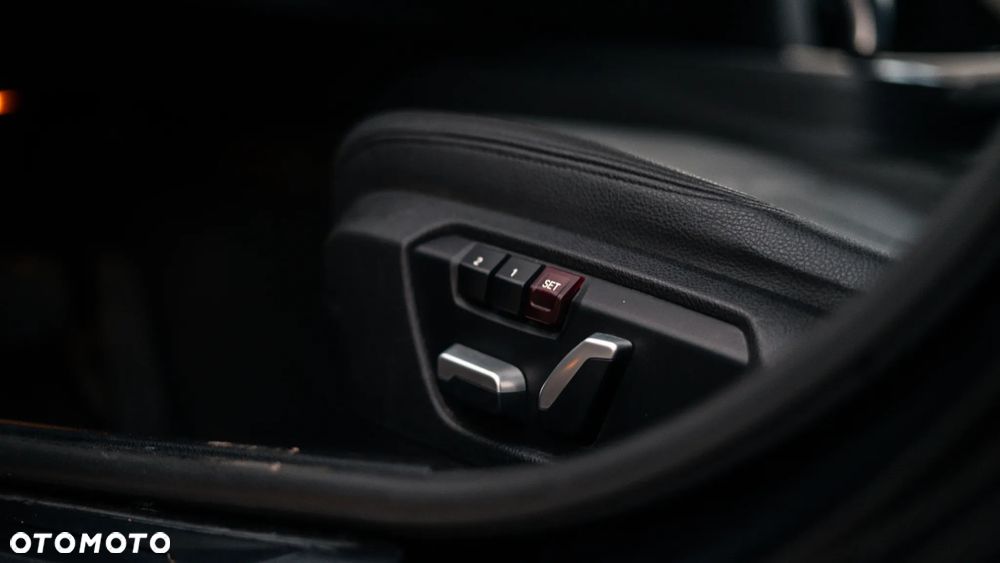 BMW Seria 3 320i GPF xDrive - 13