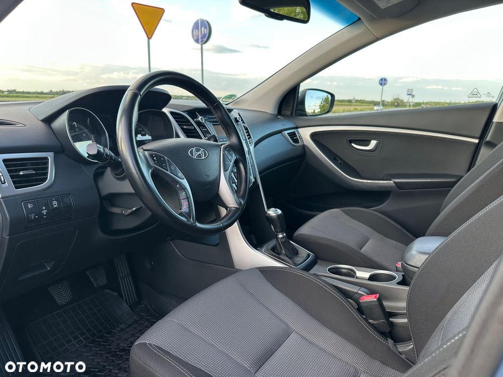 Hyundai i30 blue Kombi 1.4 YES Silver - 7