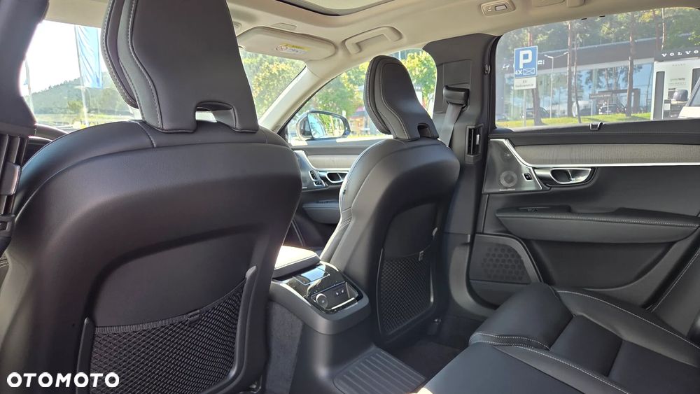 Volvo V90 T6 AWD Plug-In Hybrid Ultra Dark - 8