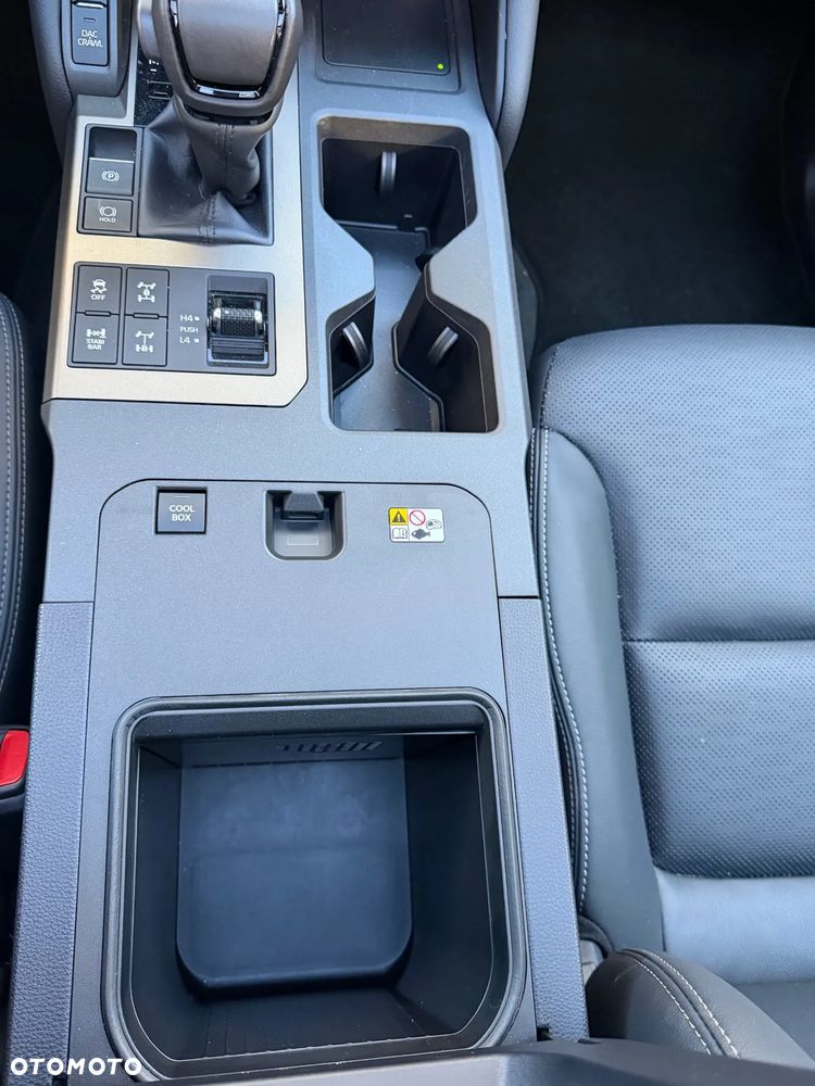 Toyota Land Cruiser - 29