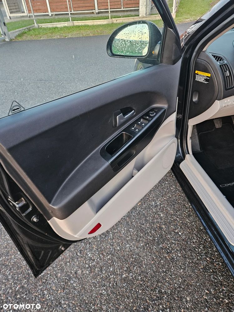 Kia Ceed - 12