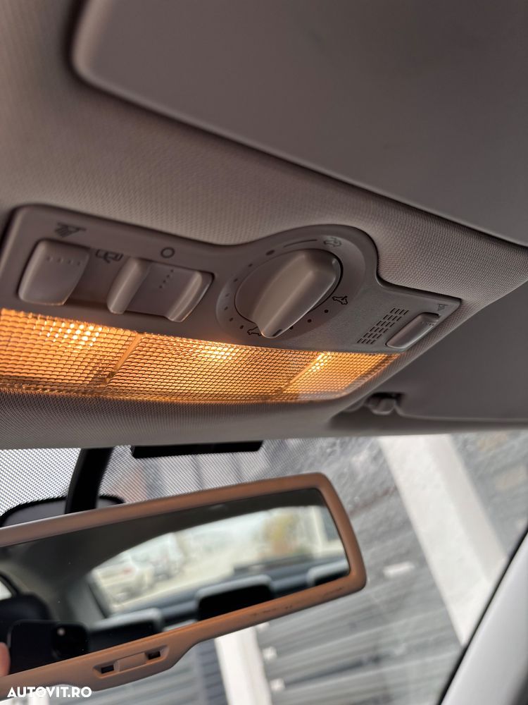 Skoda Octavia Combi 1.4 TSI DSG Elegance - 25