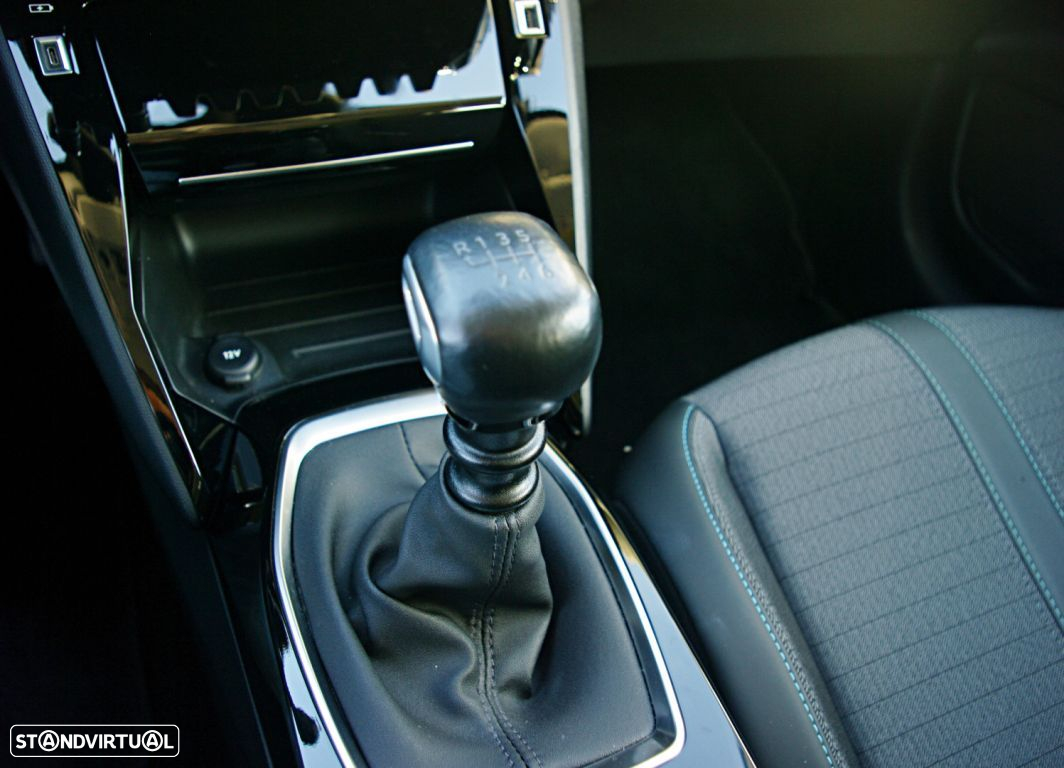 Peugeot 208 1.2 PureTech Allure - 38