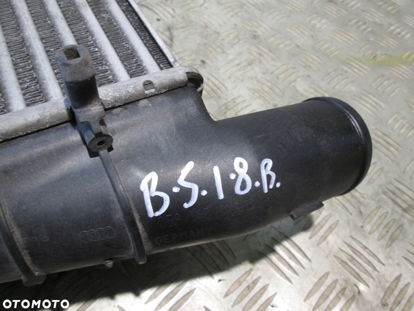 CHŁODNICA POWIETRZA INTERCOOLER AUDI A4 B5 PASSAT 058145805A 1.8T - 2