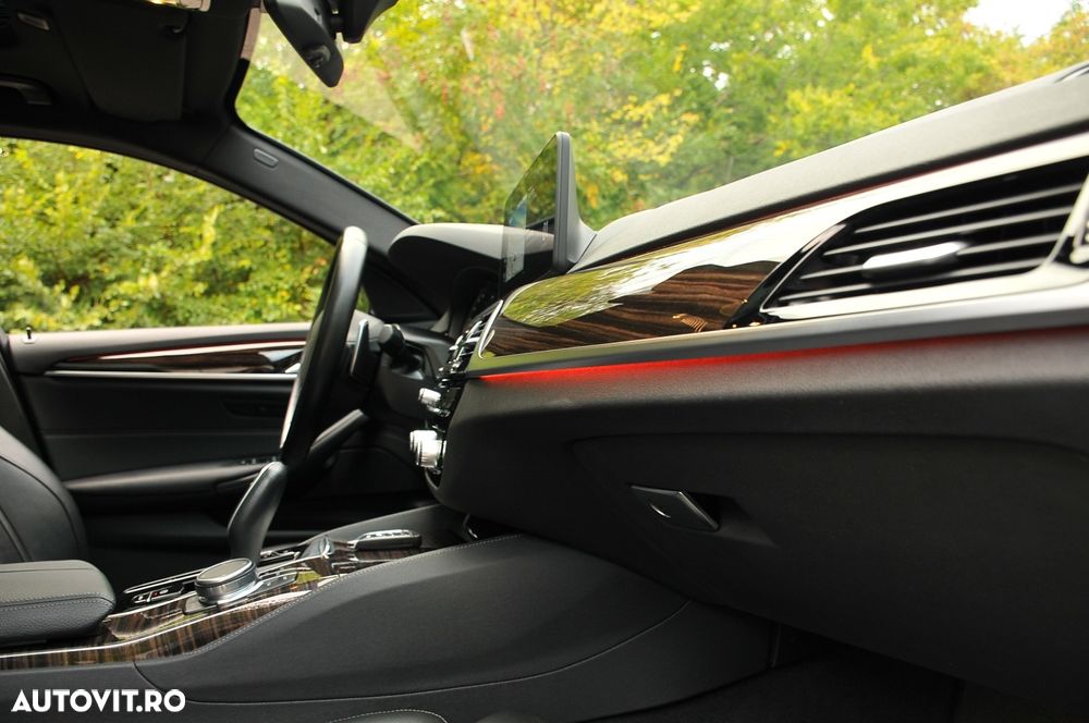 BMW Seria 5 530d xDrive AT MHEV - 35