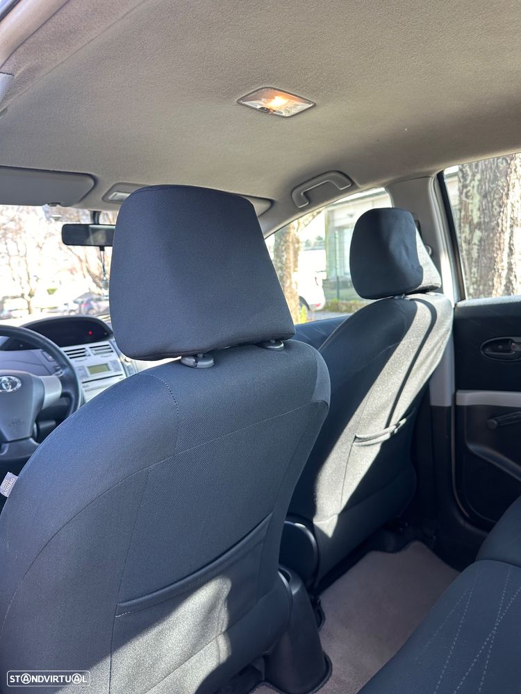 Toyota Yaris 1.0 VVT-i AC - 28