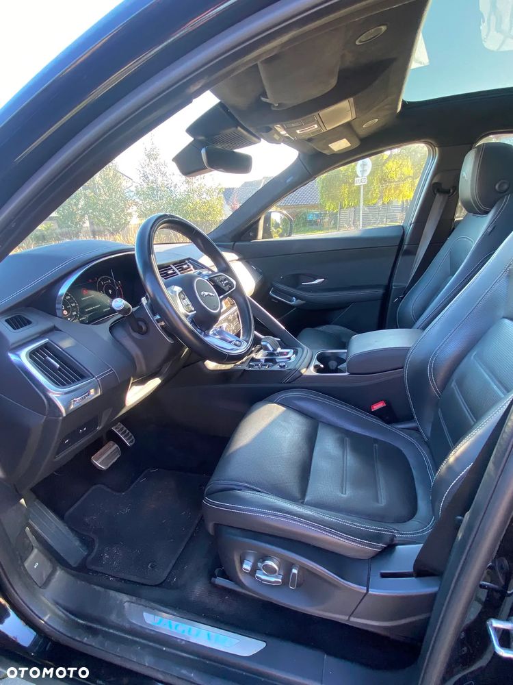 Jaguar E-Pace 2.0 D200 mHEV AWD R-Dynamic Black - 23
