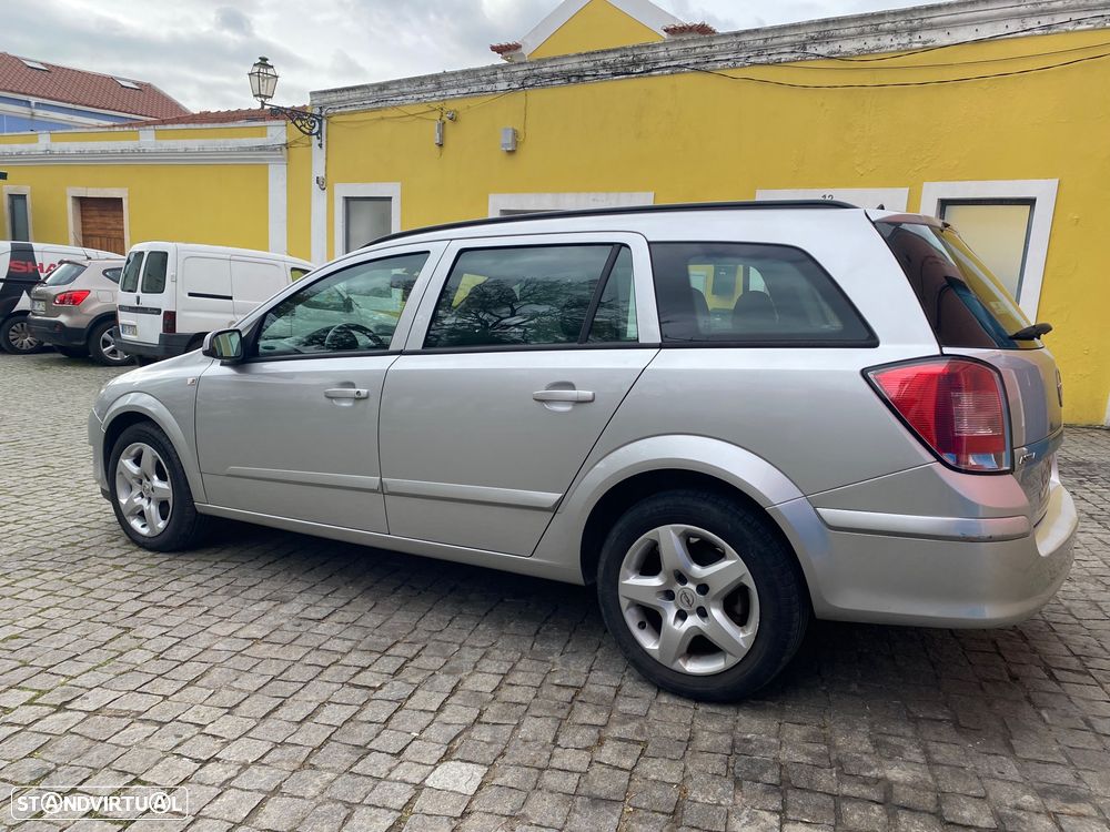 Opel Astra Caravan - 9