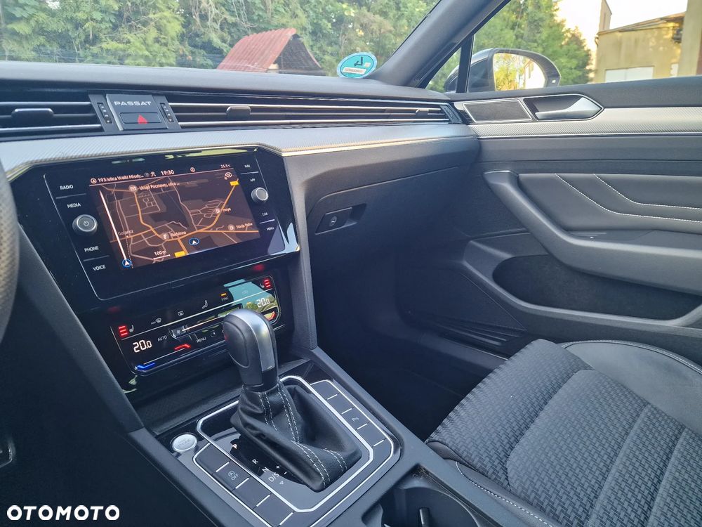 Volkswagen Passat Variant 2.0 TDI SCR DSG R-Line - 18