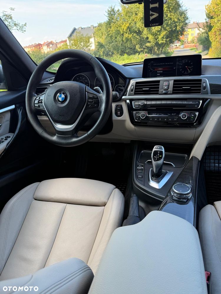 BMW Seria 3 330i - 32