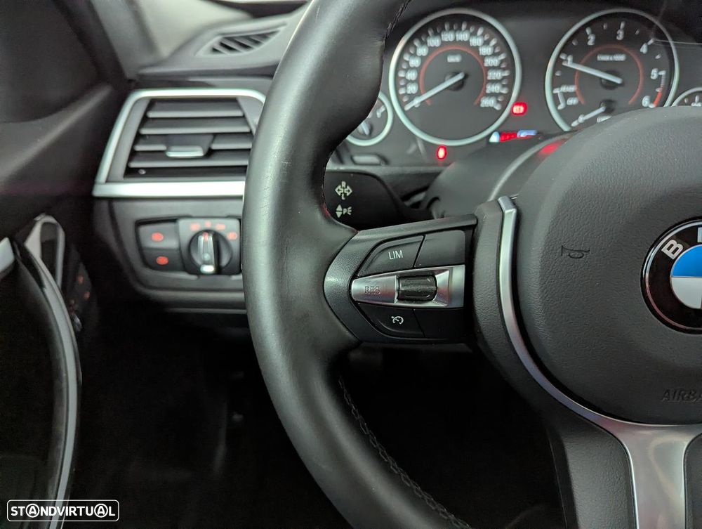 BMW 318 d Line Sport - 31