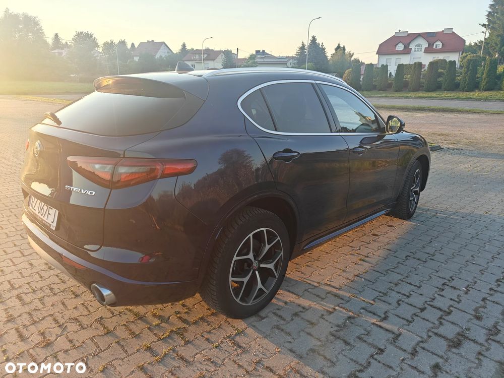 Alfa Romeo Stelvio 2.0 Turbo 16V AT8-Q4 Ti - 11