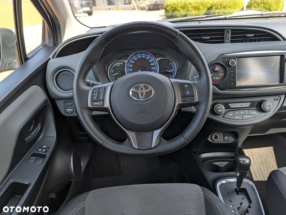 Toyota Yaris Hybrid 100 Premium - 14