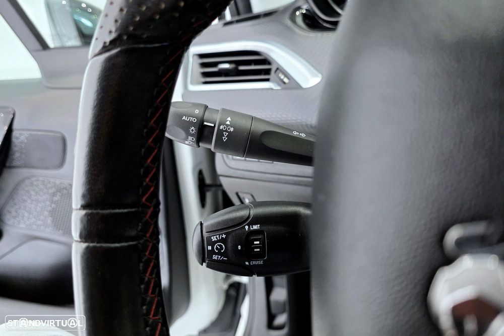 Peugeot 208 1.2 PureTech GT Line - 16