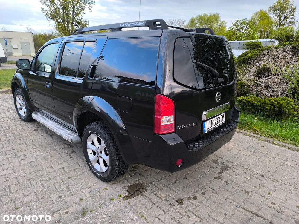 Nissan Pathfinder 2.5 D LE - 7