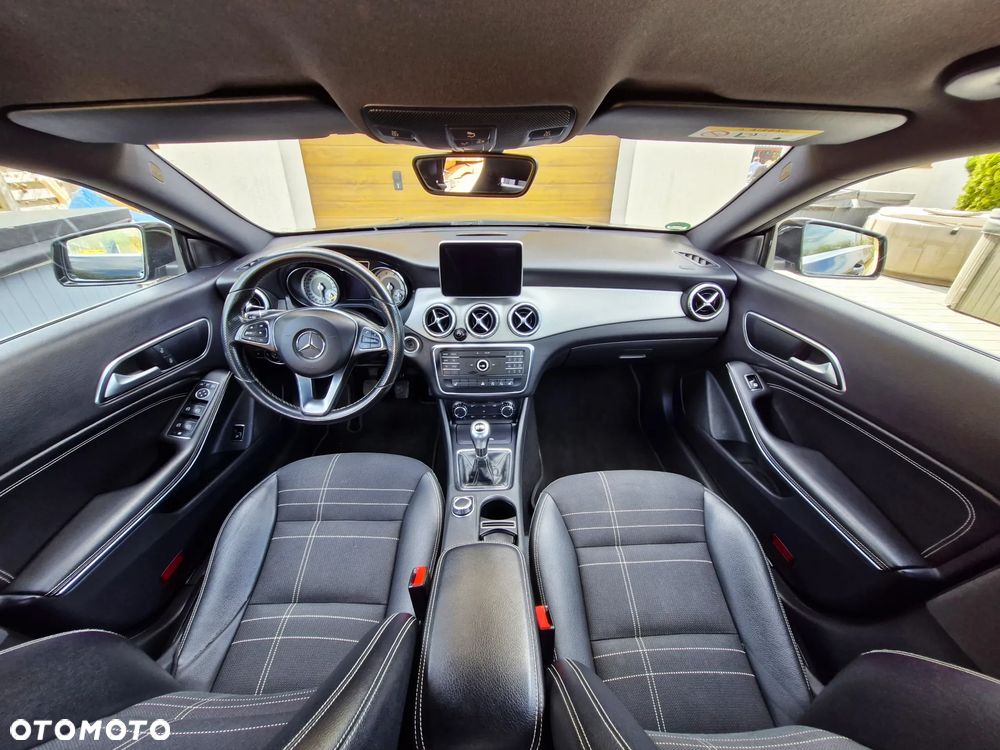 Mercedes-Benz CLA 180 Urban - 8
