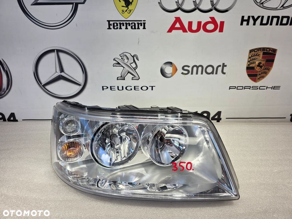 VW T5 MULTIVAN / CARAVELLE 04-09 BARDZO ŁADNA PRAWA LAMPA PRZEDNIA PRZÓD NR AUKCJI LPP350 - 1