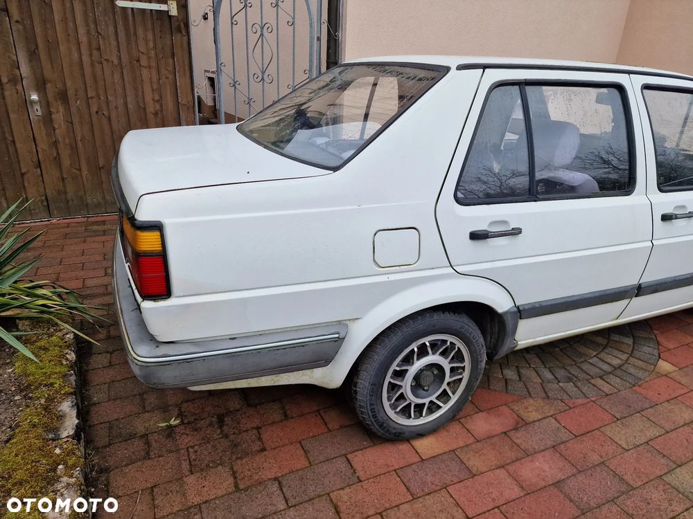 Volkswagen Jetta - 5