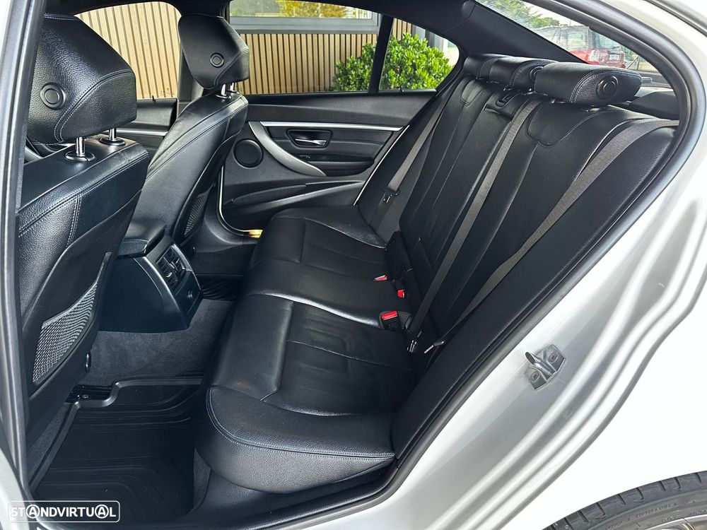 BMW 330 e iPerformance Pack M - 40