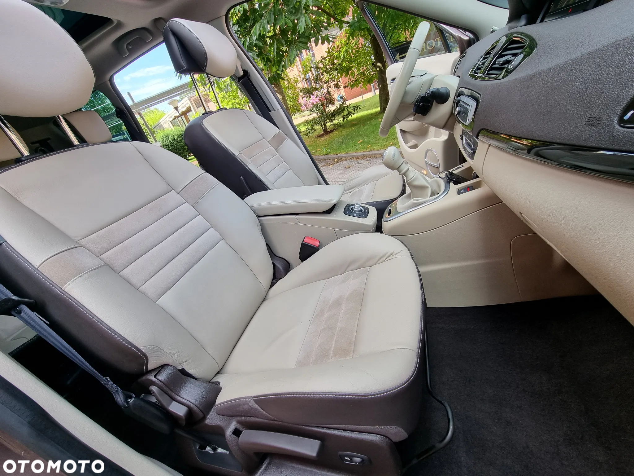 Renault Grand Scenic Gr 1.4 16V TCE Bose Edition - 37