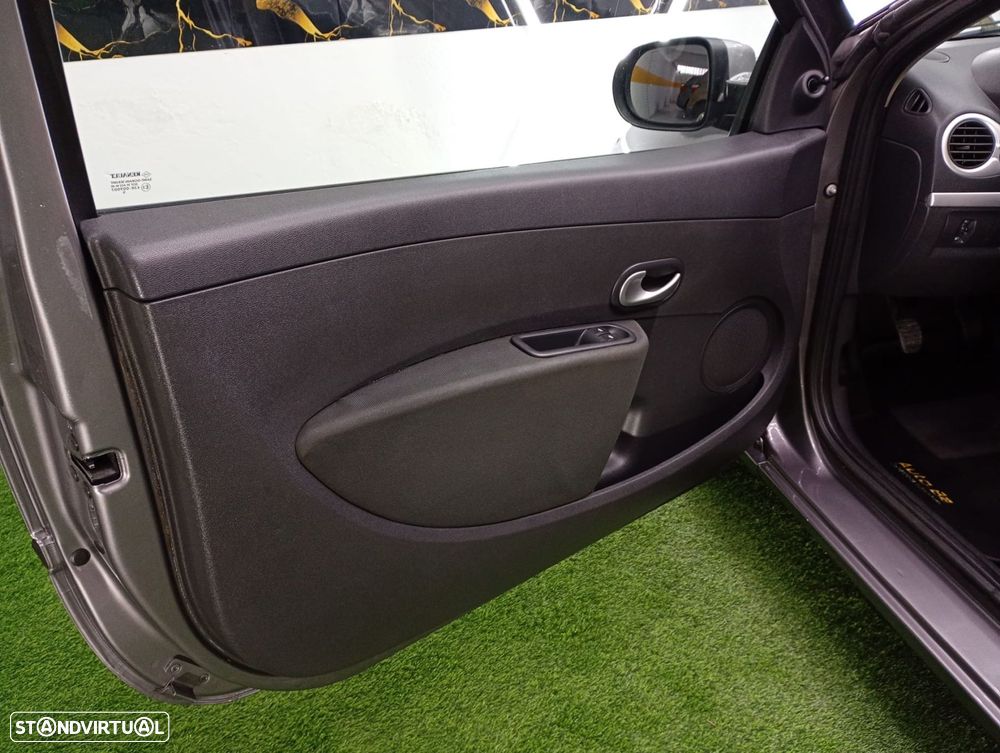 Renault Clio 1.2 16V Dynamique - 12