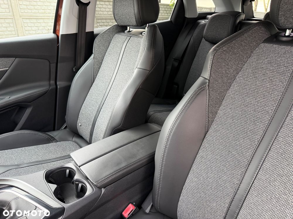 Peugeot 3008 1.2 PureTech Allure S&S - 26