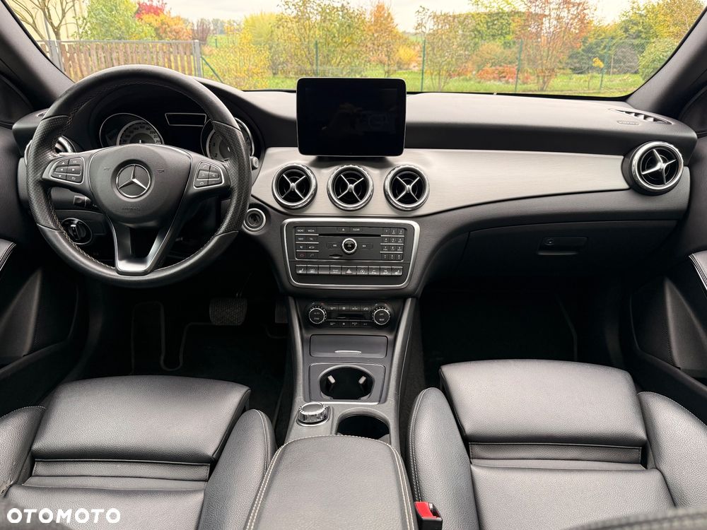 Mercedes-Benz GLA 250 4-Matic AMG Line - 17