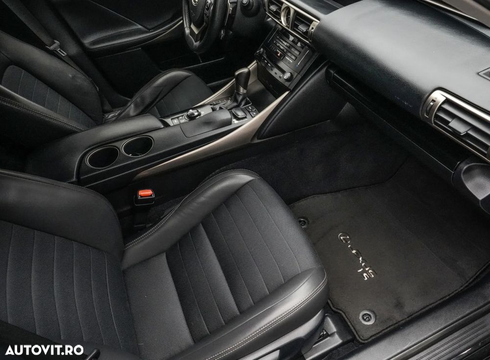 Lexus Seria IS 300h Aut. Executive - 12