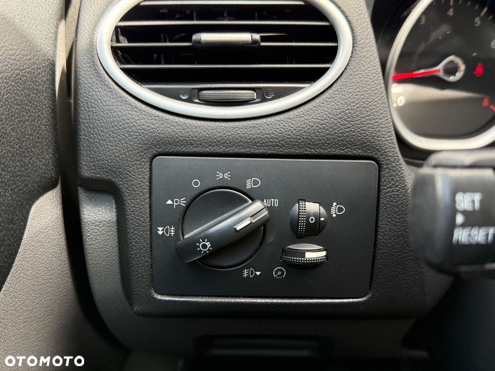 Ford Focus - 30