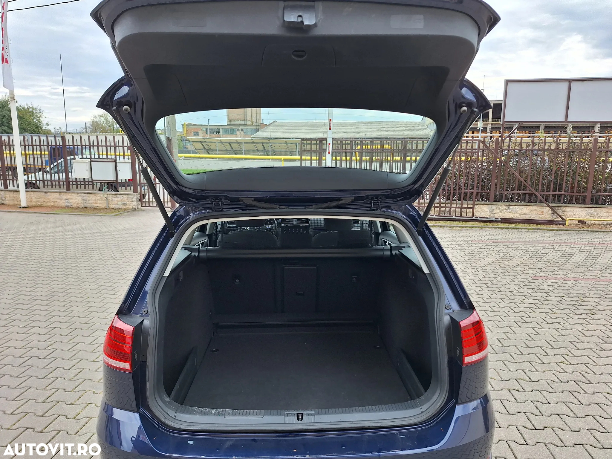 Volkswagen Golf - 28