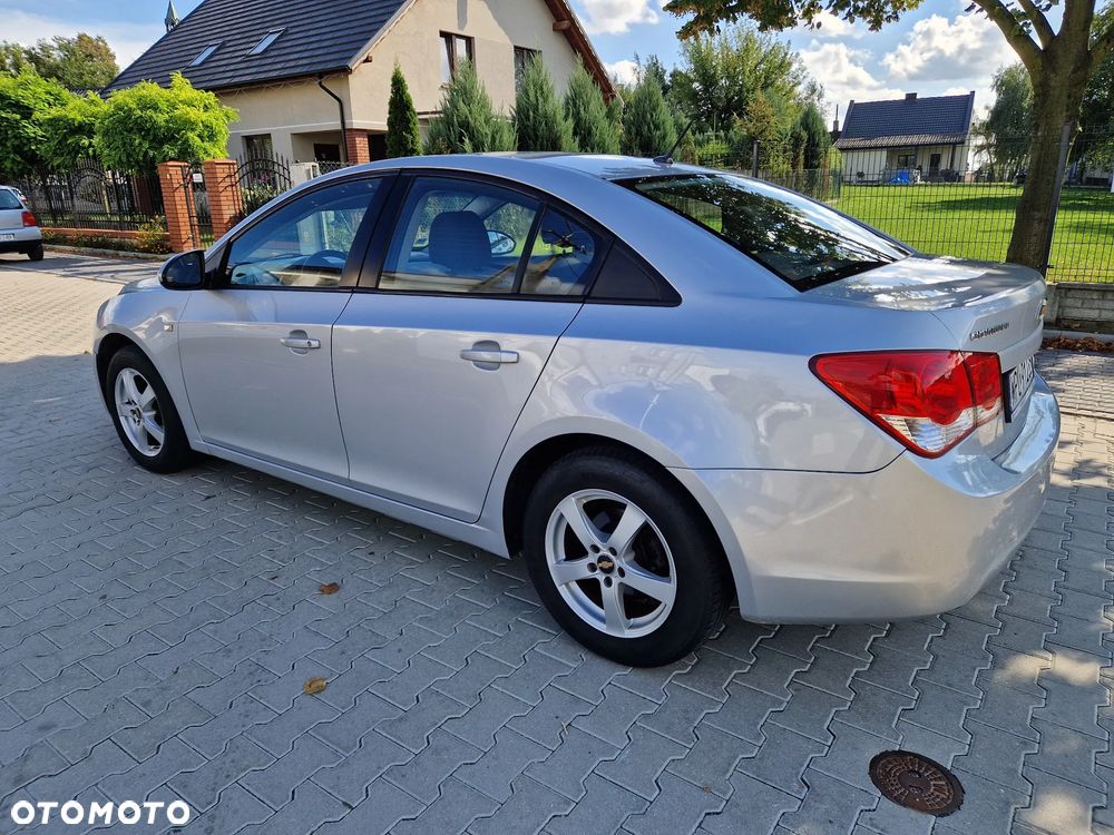Chevrolet Cruze 1.6 LS - 13