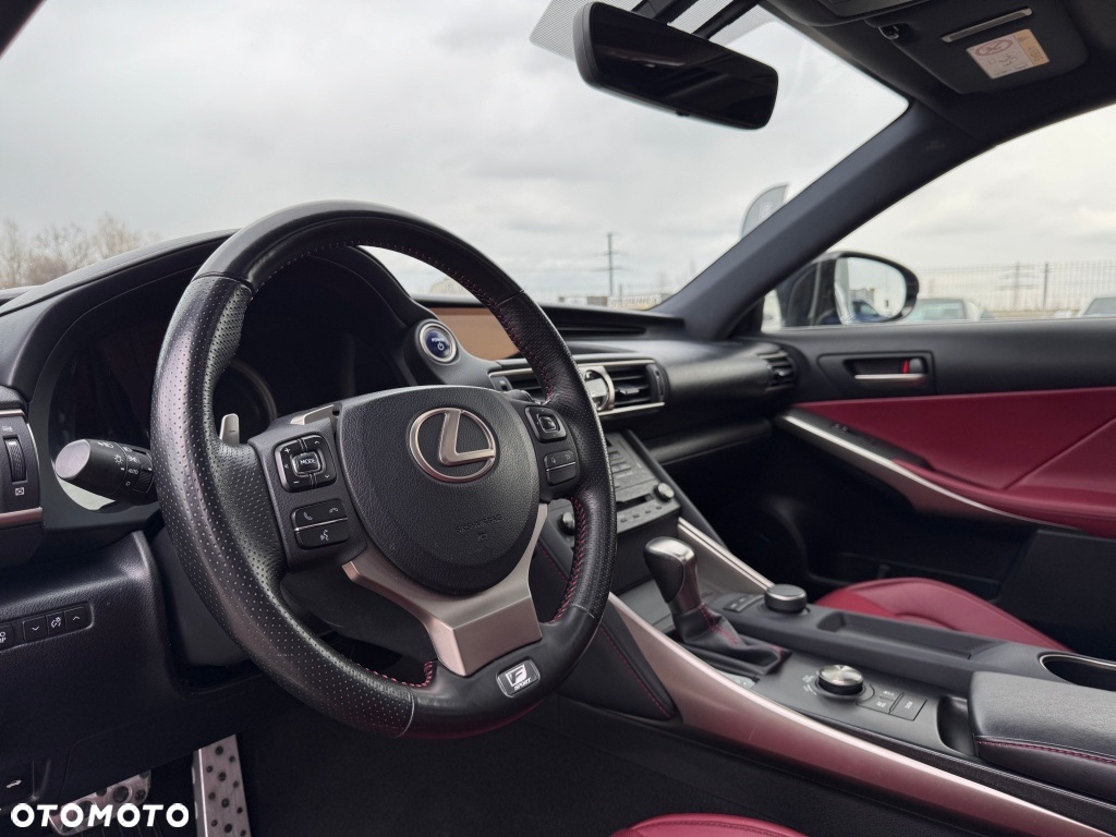 Lexus IS - 10