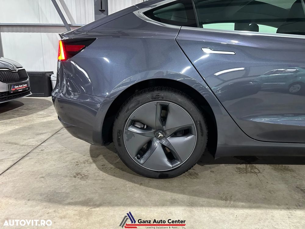 Tesla Model 3 Standard Reichweite Plus Hinterradantrieb - 39