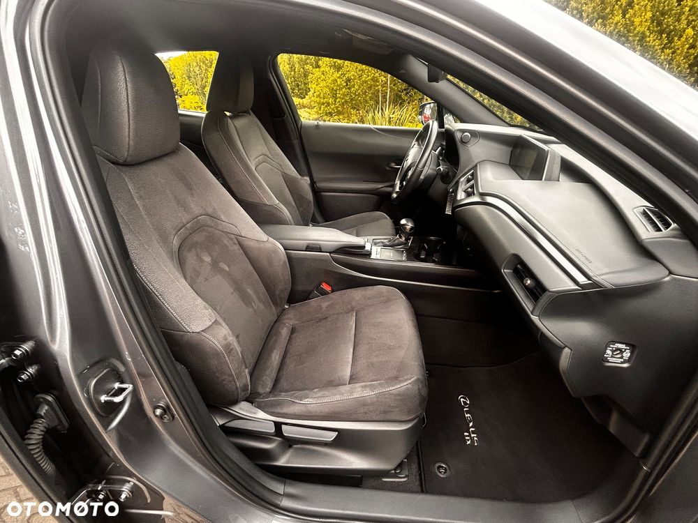 Lexus UX 250h (E-FOUR) Executive Line - 28