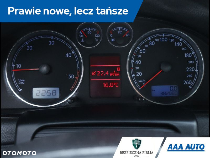 Volkswagen Passat - 12