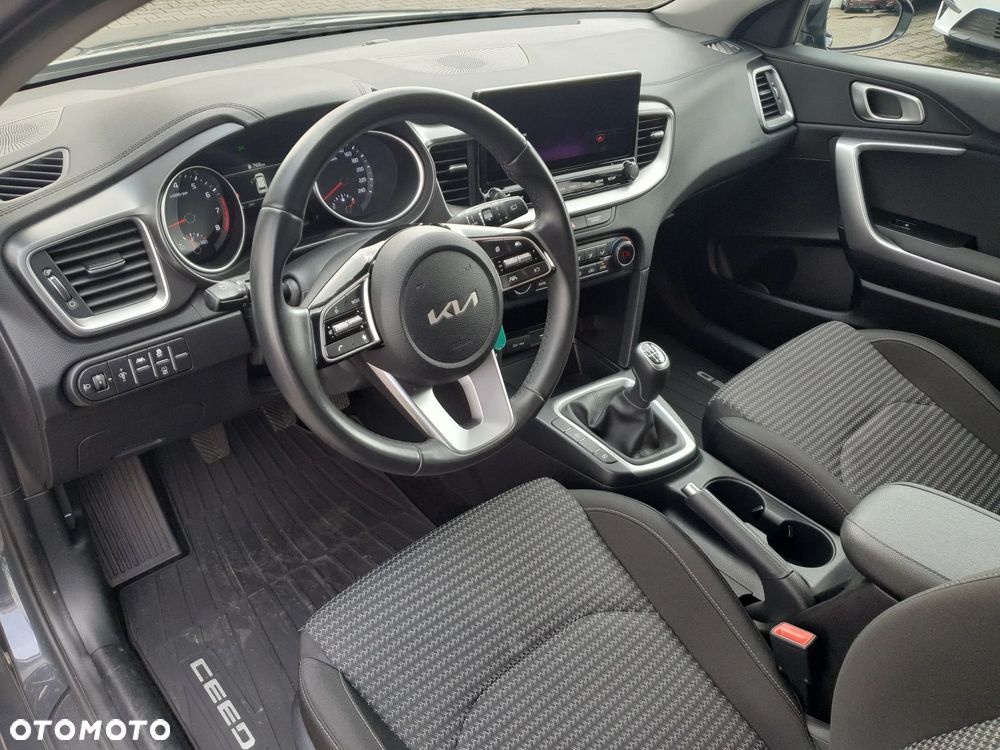 Kia Ceed 1.5 T-GDI M - 10