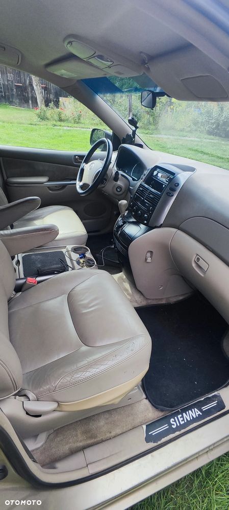 Toyota Sienna - 6