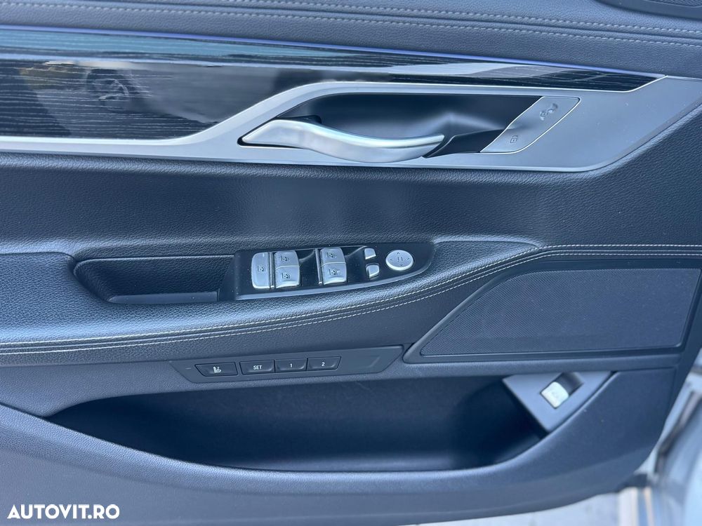 BMW Seria 7 730d xDrive - 33