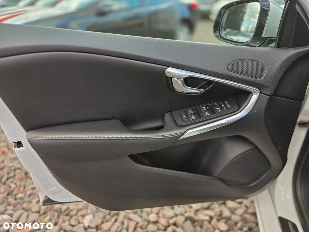 Volvo V40 D3 Geartronic R Design - 27