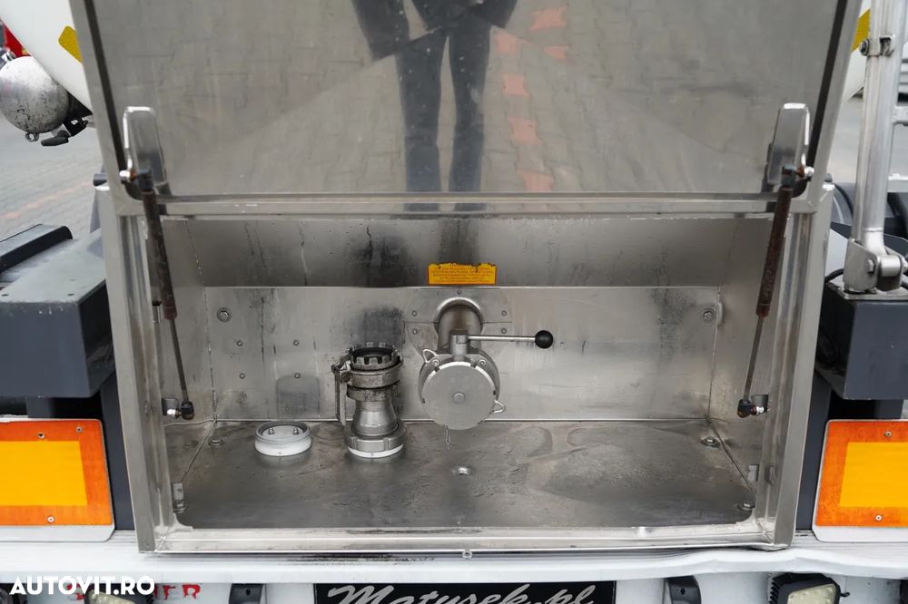 Spitzer REZERVOR ALIMENTE / 3 COMPARTIMENTE / 30.000 L / AXĂ RIDICABILĂ / SAF - 17