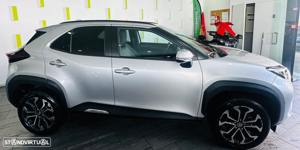 Toyota Yaris Cross 1.5 HDF Premiere Edition - 3
