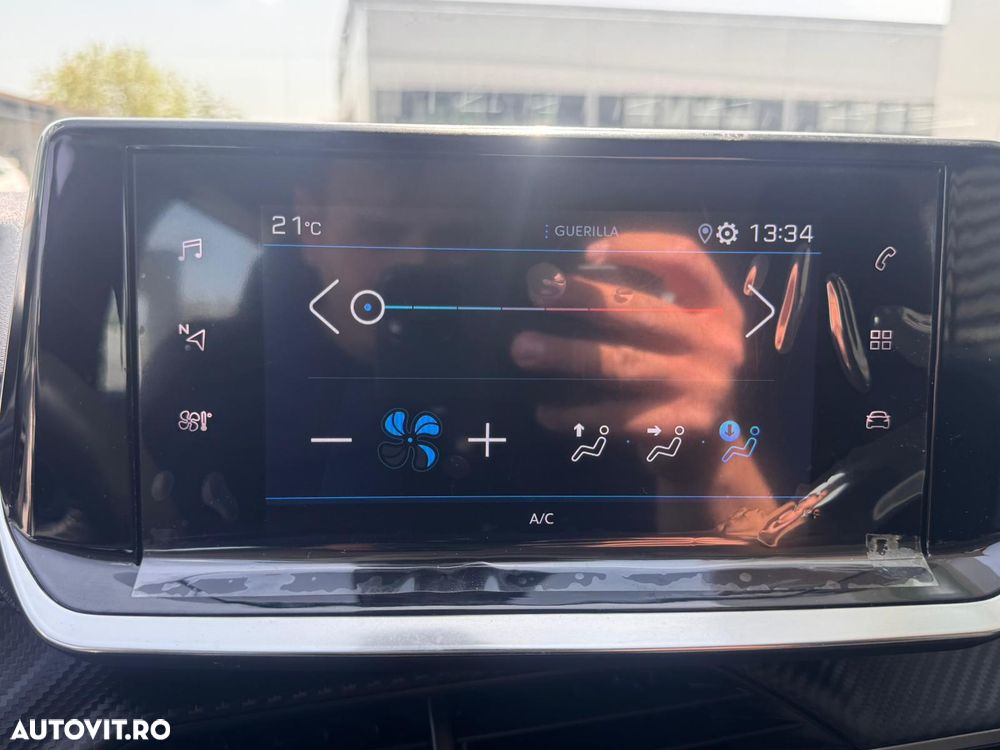 Peugeot 2008 1.2 L PureTech STT Allure - 13